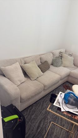 Sectional couch beige very good condition