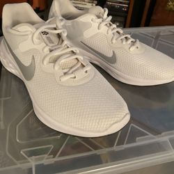 Nike Revolution 6 White Size 9.5