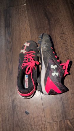 Women’s softball cleats