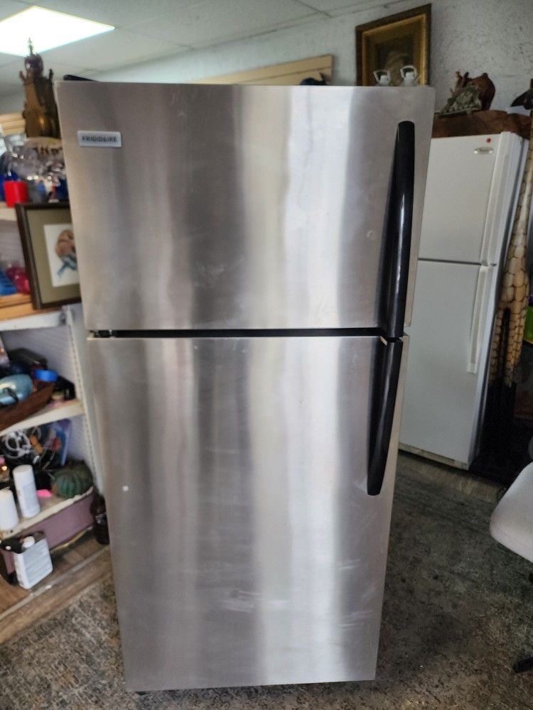 Frigidaire Refrigerator 65x28x30 