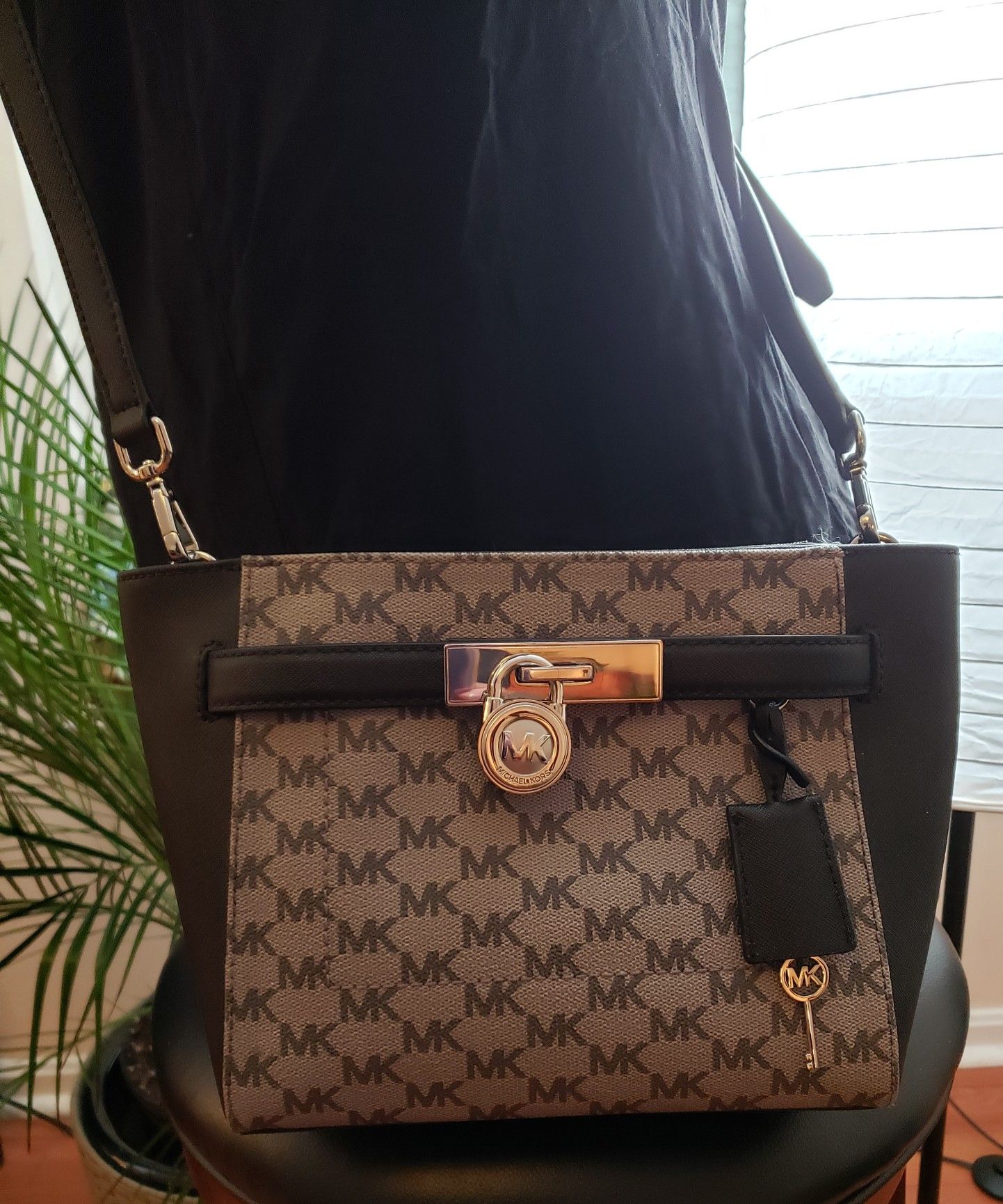 Michael Kors HAMILTON TRAVELER Medium Top Zip Messenger Crossbody Bag AUTHENTIC.