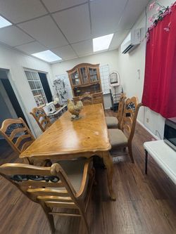 Table with 6 chairs and curio cabinet
