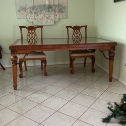 Dinning Table and Four Chairs