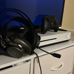 Xbox One S Remote And Headset