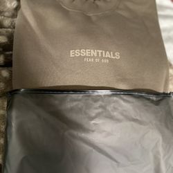 Essential Crew Neck Sweater (new)