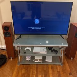 55” LG Smart TV 2023 with TV stand 