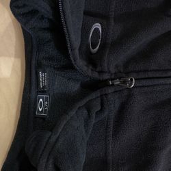 Used Black Oakley Fleece Zip Up