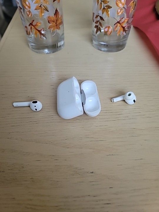 Used Wireless Apple Earbuds.