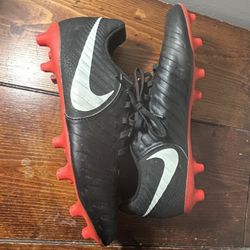 Nike Tiempos Academy, Size 7 Men’s, Black And Red