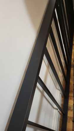 Twin XL sturdy bed frame pick up at 112st