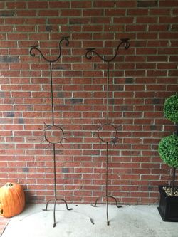 2 iron candle holders