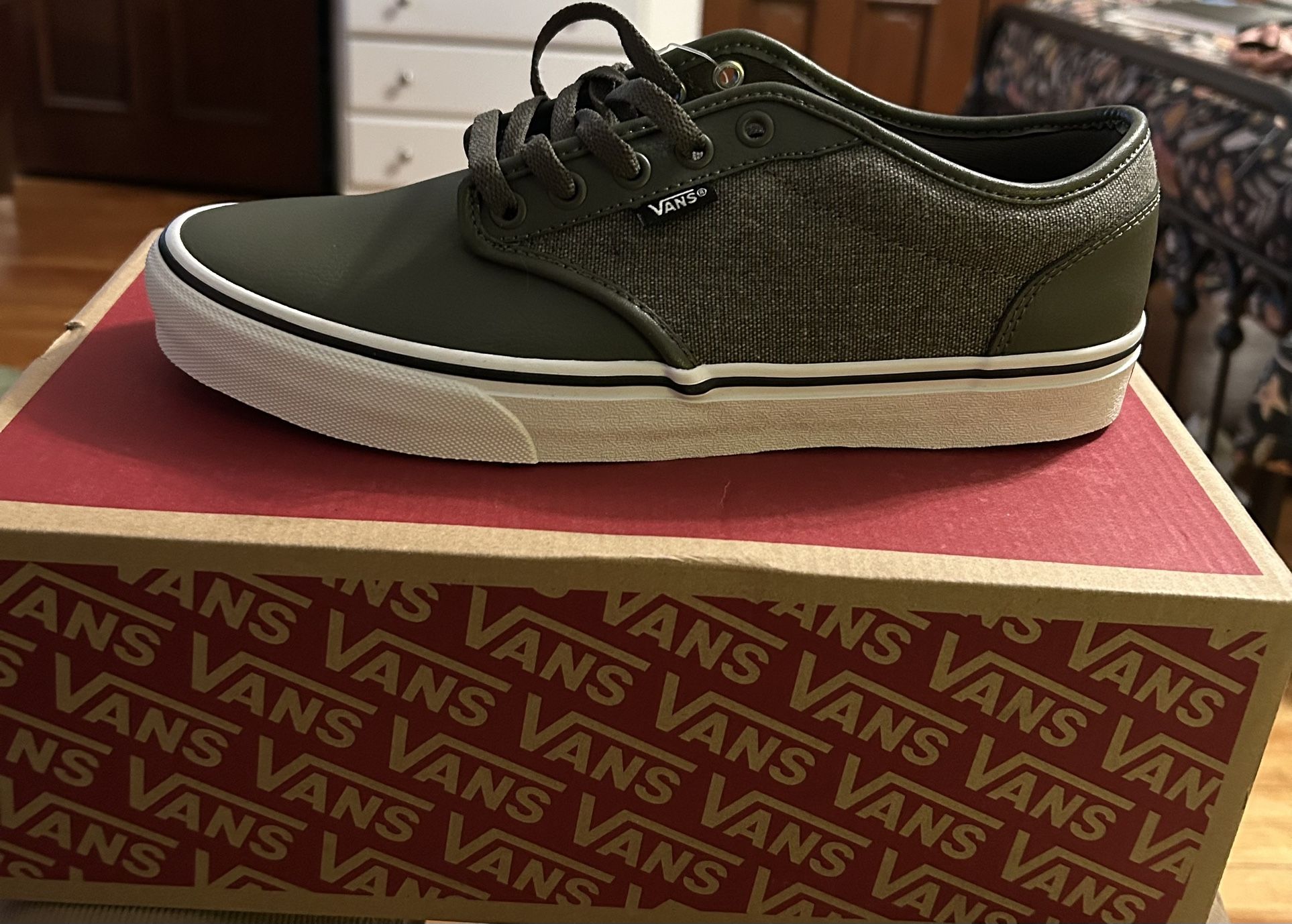 Men’s Vans Size 9.5