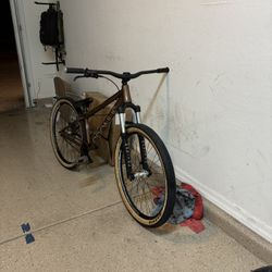 Free Agent Dirt Jumper