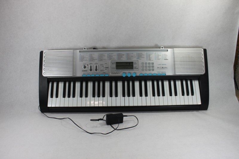 Casio LK-220 electronic keyboard piano