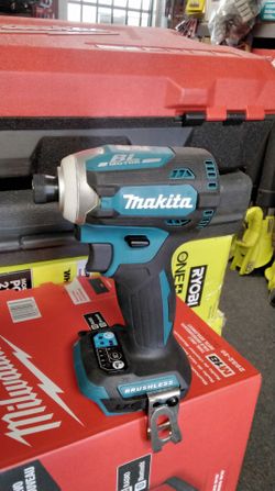 MAKITA 18V LXT BRUSHLESS IMPACT DRIVER (TOOL ONLY)