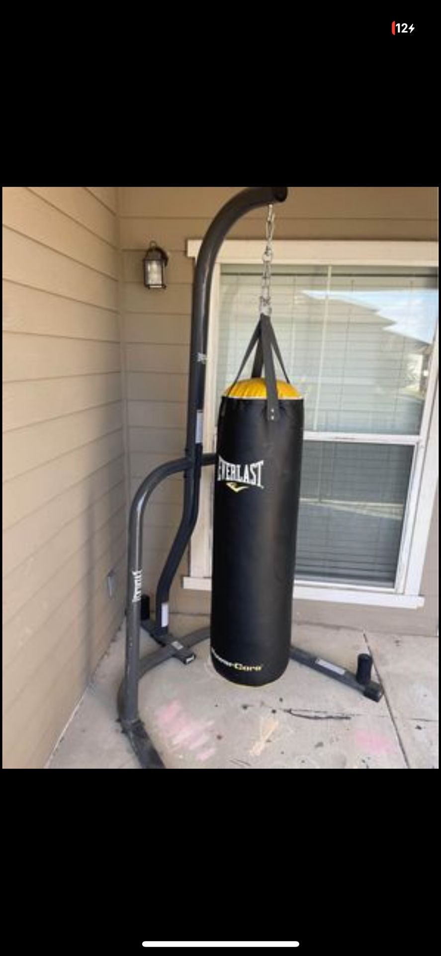 Everlast 100lb Punching Bag With Stand