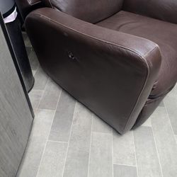 Lazyboy Recliner (Free)