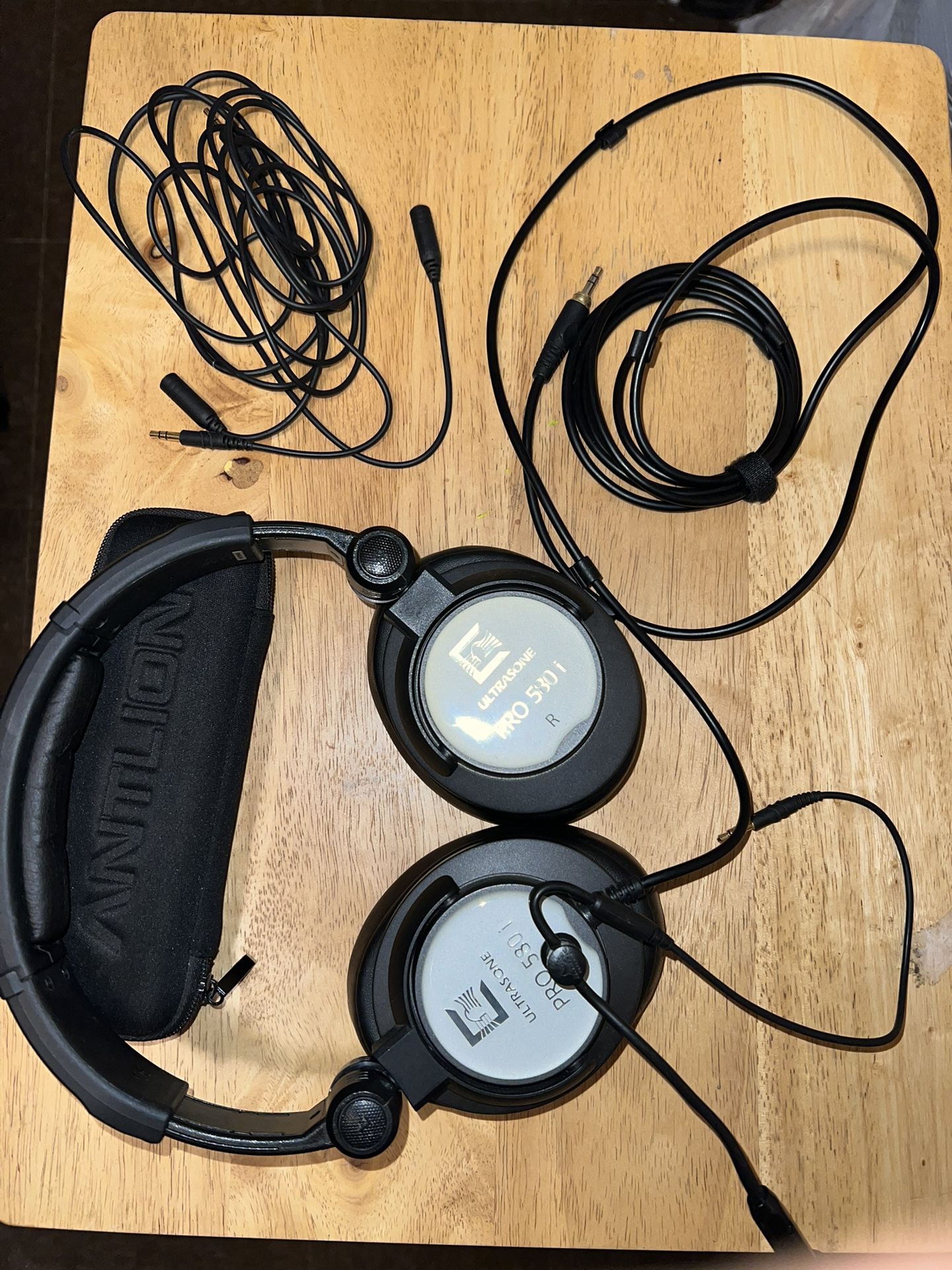 Studio Headphones And Mic 