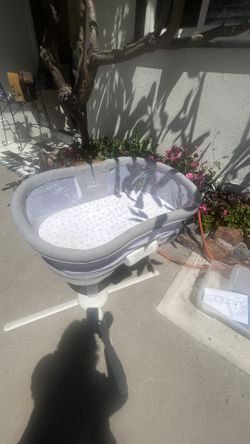 🍼 HALO Bassinest Swivel Sleeper – Like New