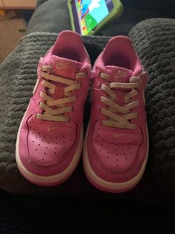 Young girl Nikes