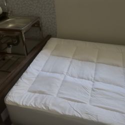 Bed / Mattress 