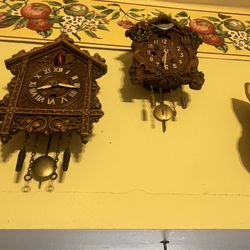 Lots Of Vintage Antique Wall Clocks 