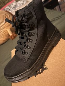 Dr Martens Size 7 Combs W