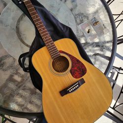 Yamaha Acoustic Guitar