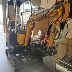 Briggs & Stratton 13.5HP Gas Powered Excavator Digger With Hydraulic Thumb