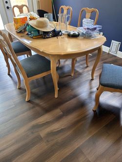 Dining Table & Chairs