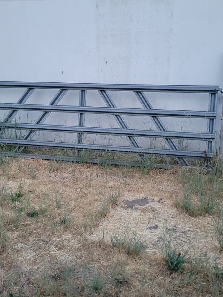 Property Swing Gate Ranch Farm Style