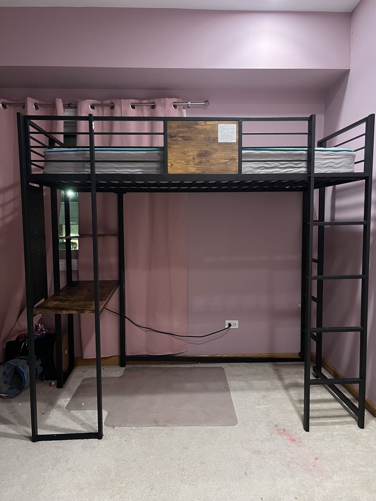 Loft Bed/Bunk Bed With Desk 