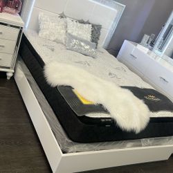 Bedroom Set Queen 4 Pc 