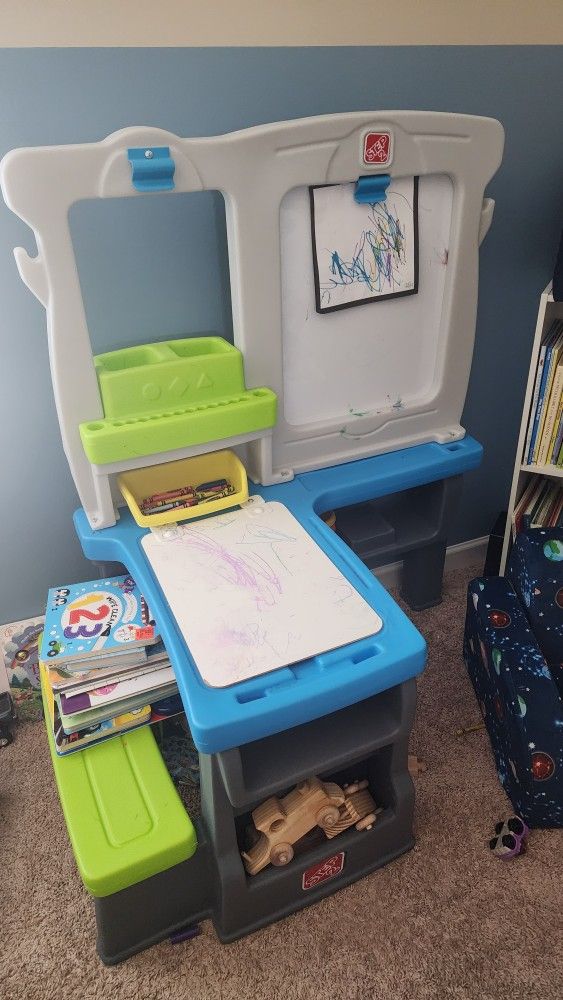 Step2 Great Creations Art Center Desk with Easel.