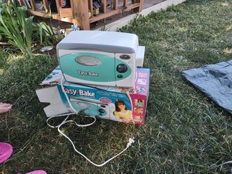 Easy Bake oven With 2 Little Plates N Pan Pusher, Used , ByHasbro for Sale  in Salunga, PA - OfferUp