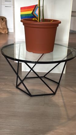 Ember Interiors Eloise Geometric Nesting End Table Glass& Black
