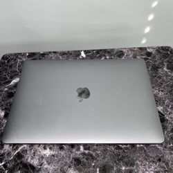 MacBook M2 (laptop)