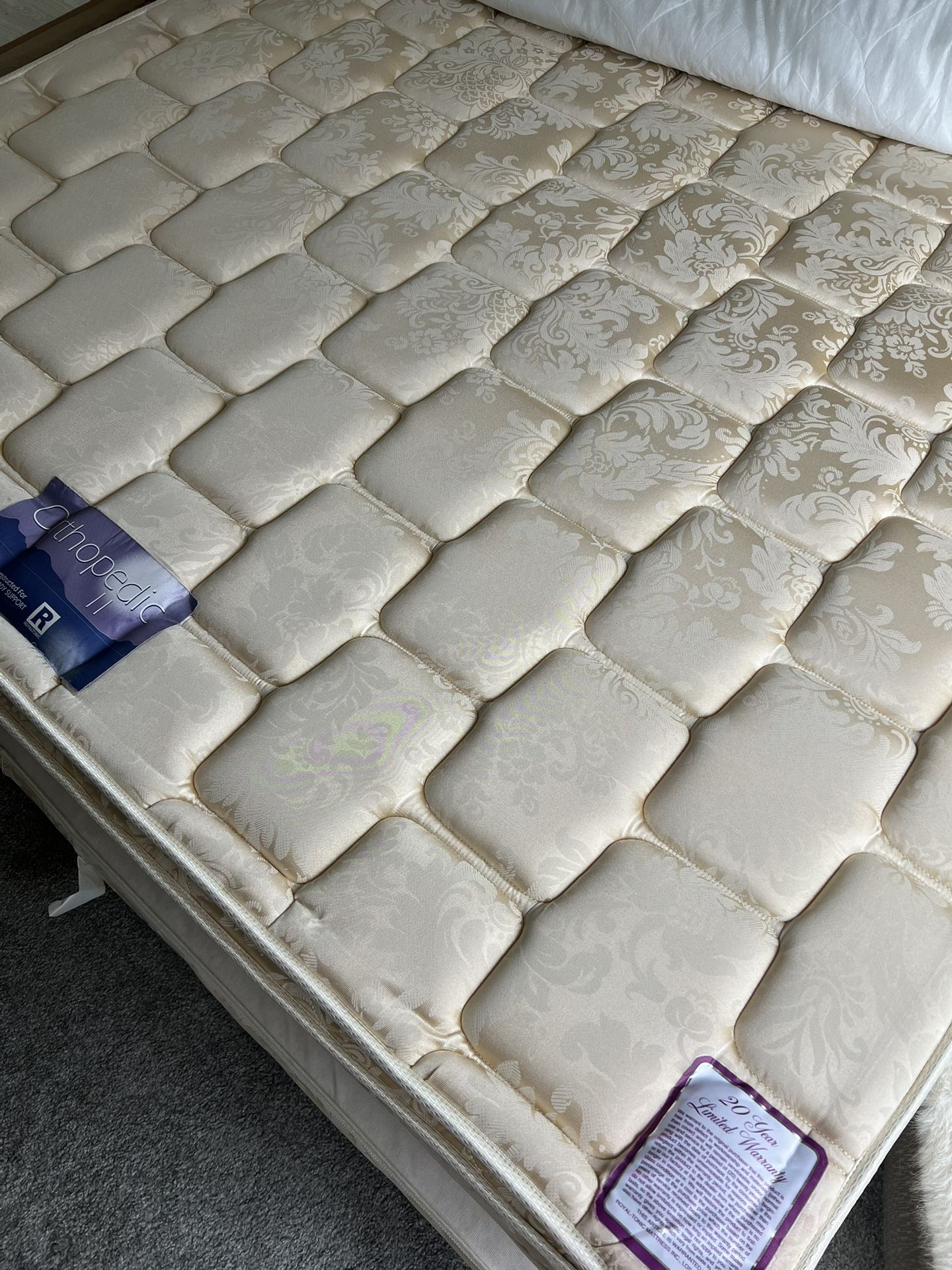 Queen Mattress / Box Spring