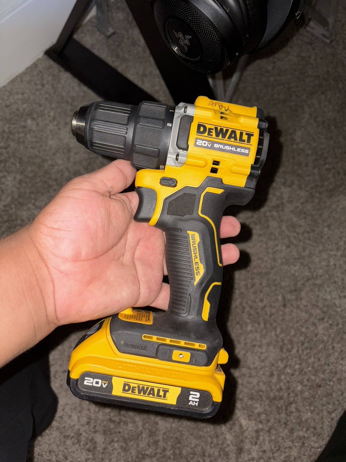 cordless 1/2 inch Dewalt drill w/ 2Ah battery