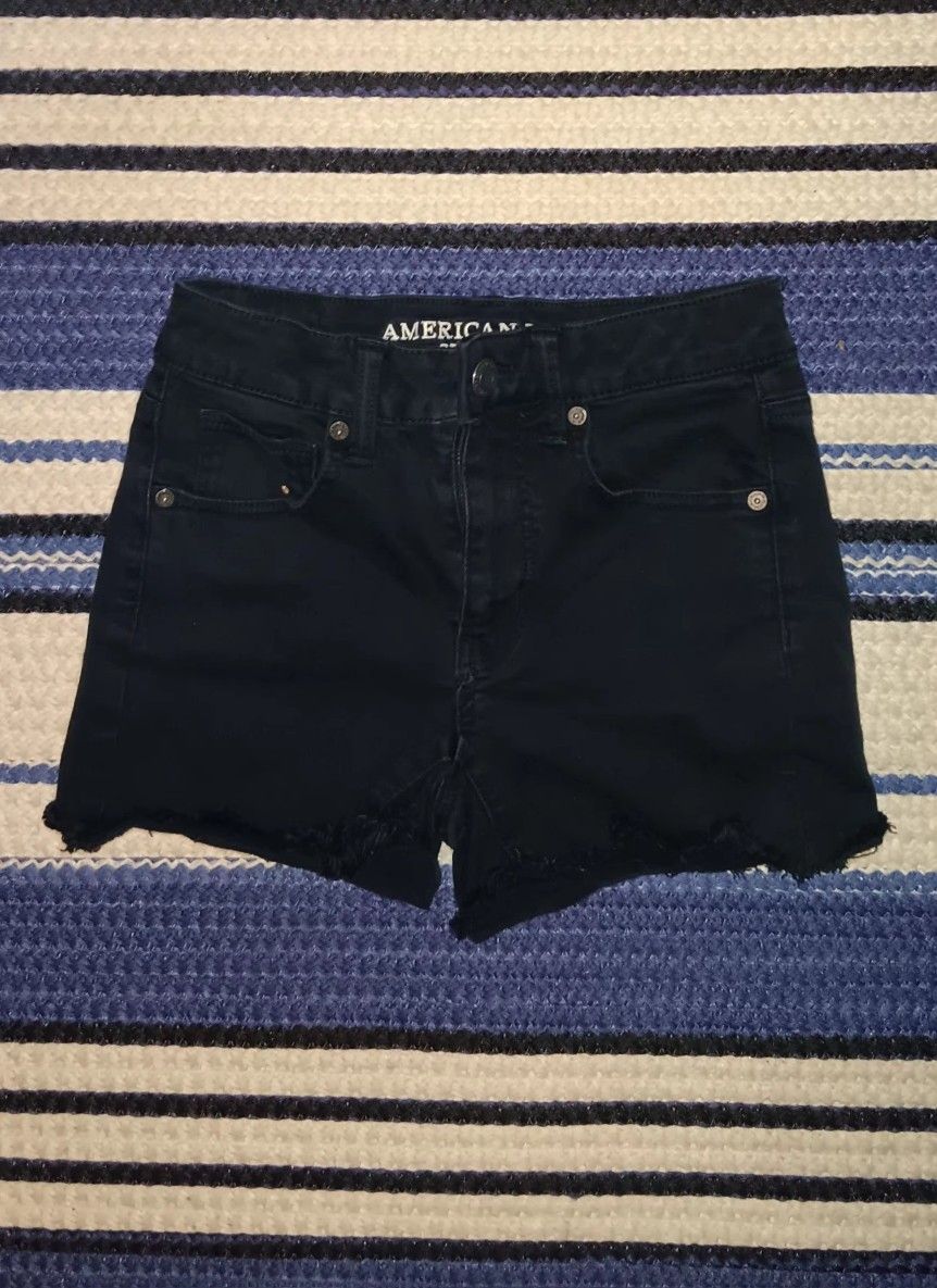 AMERICAN EAGLE OUTFITTERS BLACK NEXT LEVEL STRETCH X SHORTS. WOMEN'S SIZE 2