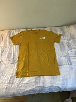 North Face T-Shirt Medium Yellow/Gold