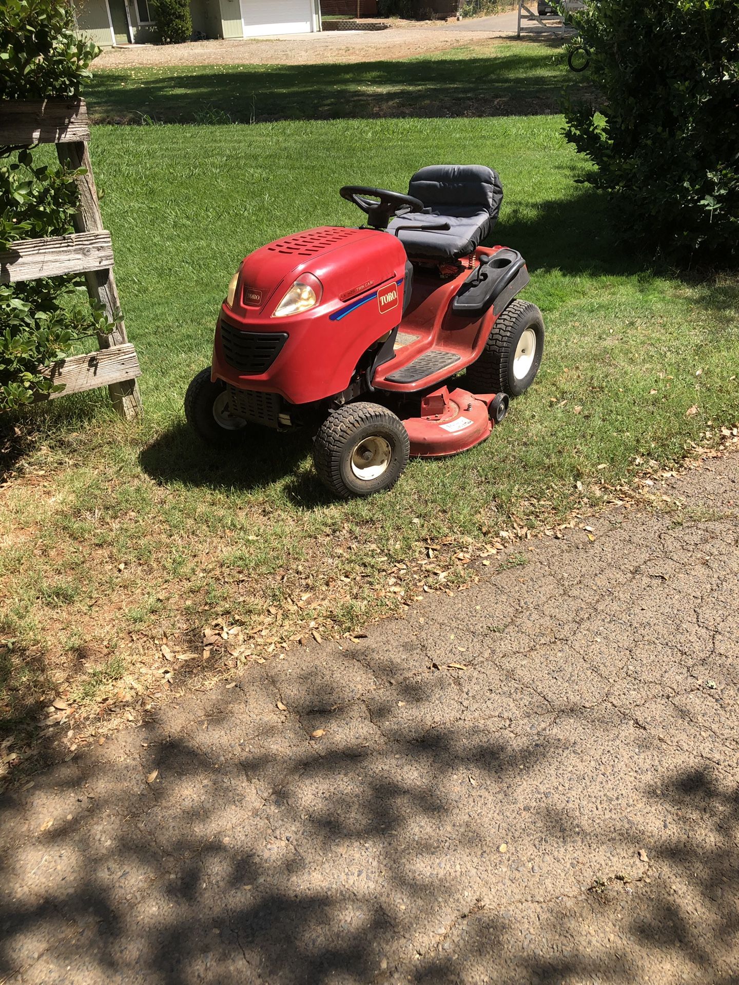 Toro lx425 twin cam 42 inch deck riding lawn mower