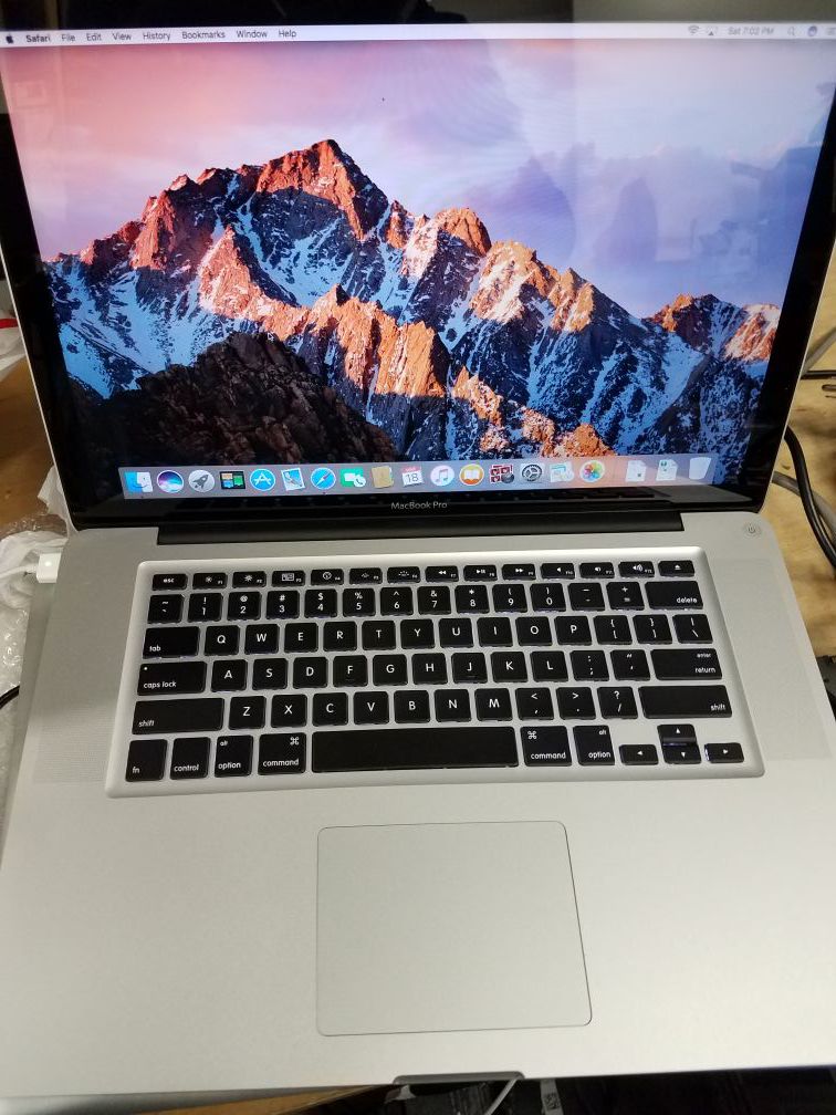 Apple MacBook Pro A1286 15" Quad Core Intel Core i7-2760QM Laptop