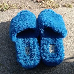 !! Women's  UGG Slippers Size  9-/5