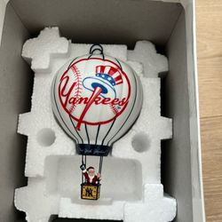 2003 New York Yankees Danbury Mint Hot Air Balloon Ornament - rarely used. Like new 