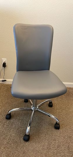 Gray office chair - Like New!