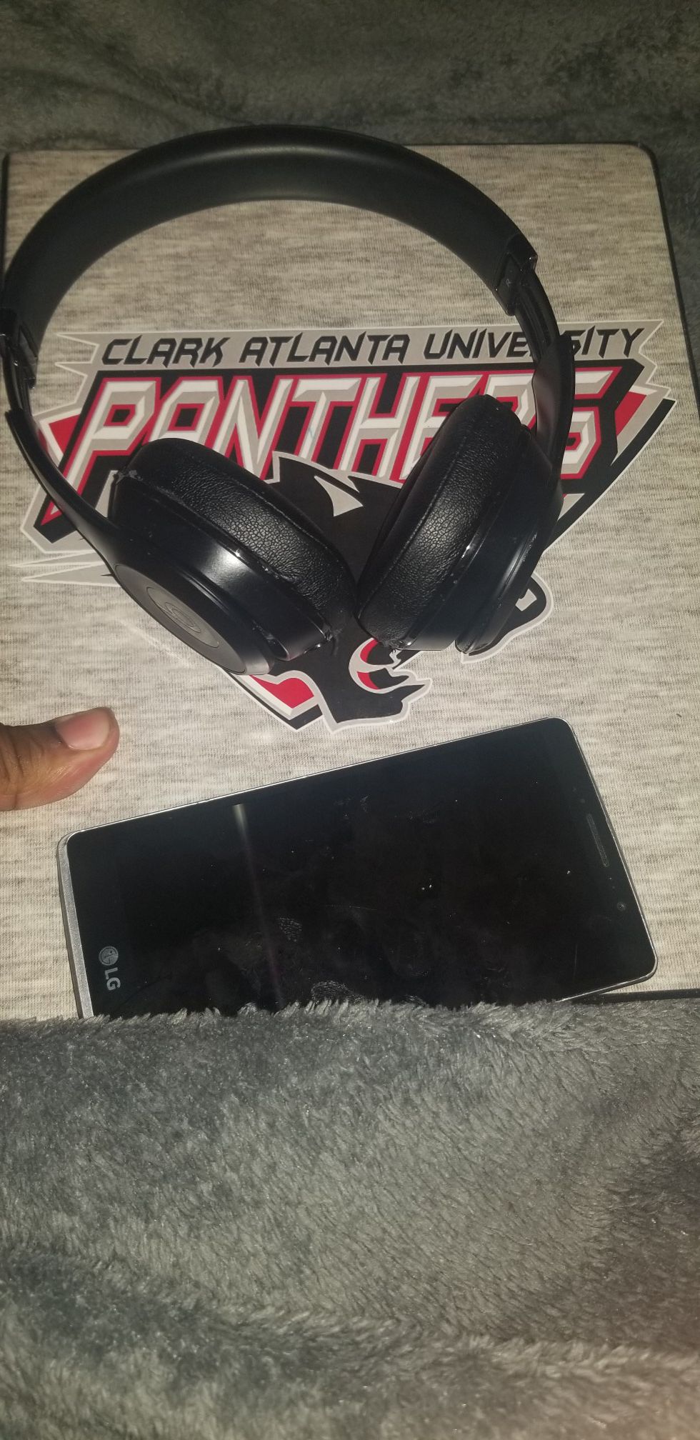 Beats Solo 3 and Lg Phone