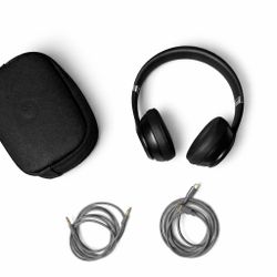Beats Solo 4 Black Wireless Headphones (Like New) – Original Case + AUX & Charging Cable Included