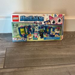 Dr. Fox Laboratory (41454) Lego Set