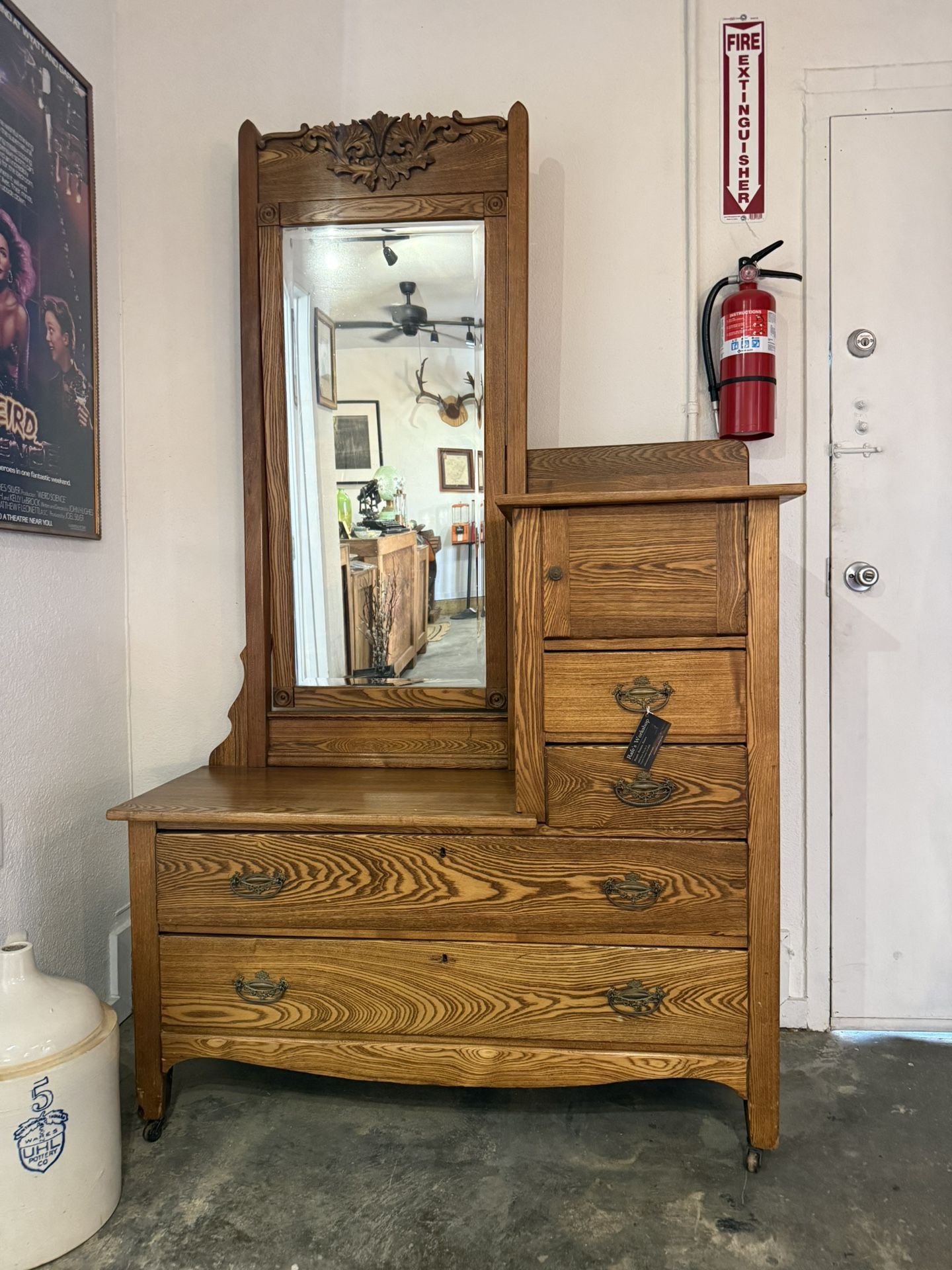Gentleman’s Dresser (Oak)